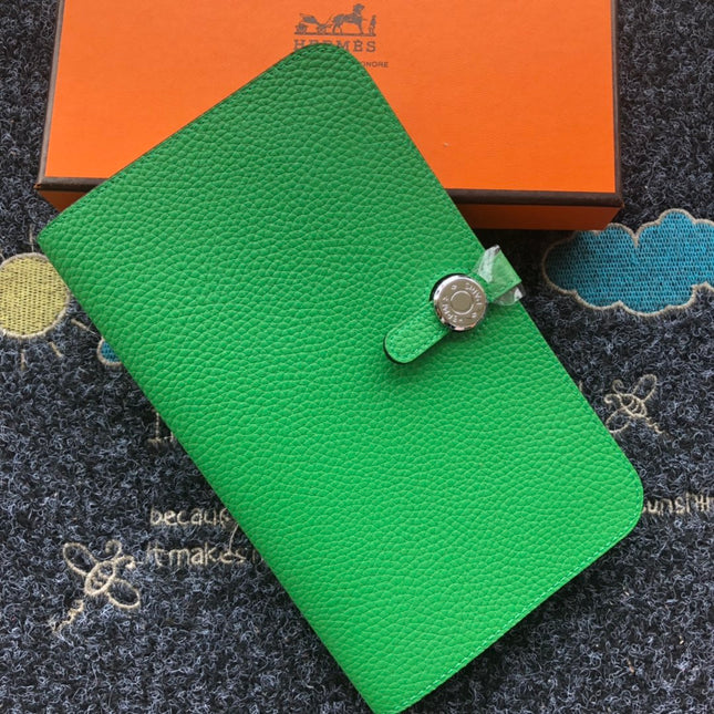 TOGO PASSPORT HOLDER 20 IN EMERALD GREEN CALFSKIN