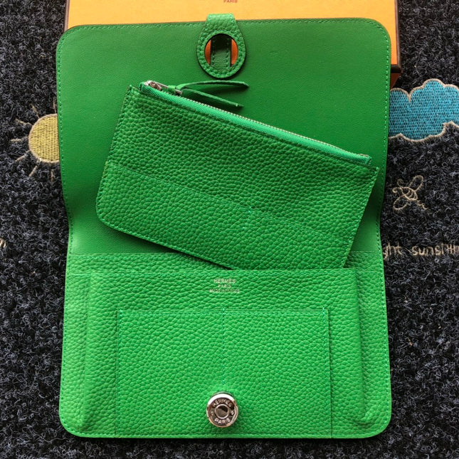 TOGO PASSPORT HOLDER 20 IN EMERALD GREEN CALFSKIN