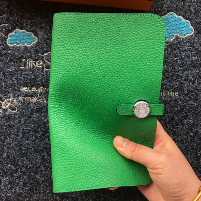 TOGO PASSPORT HOLDER 20 IN EMERALD GREEN CALFSKIN