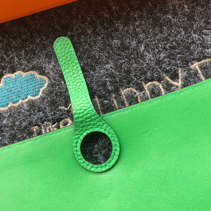 TOGO PASSPORT HOLDER 20 IN EMERALD GREEN CALFSKIN