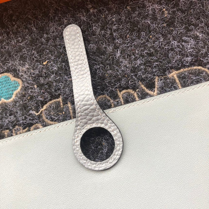 TOGO PASSPORT HOLDER 20 IN SILVER GRAY CALFSKIN