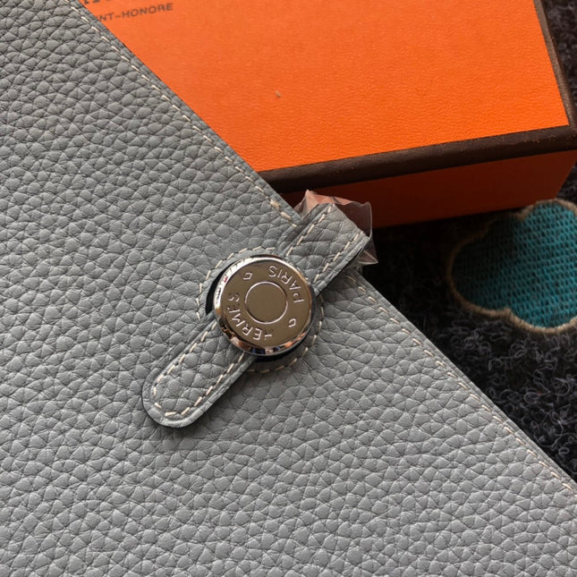 TOGO PASSPORT HOLDER 20 IN SILVER GRAY CALFSKIN