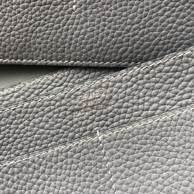 TOGO PASSPORT HOLDER 20 IN SILVER GRAY CALFSKIN