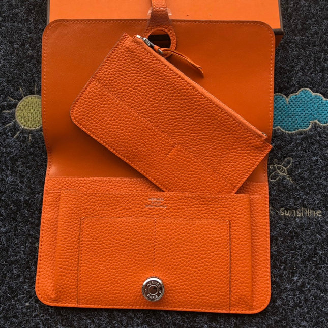 TOGO PASSPORT HOLDER 20 IN FIRE ORANGE CALFSKIN