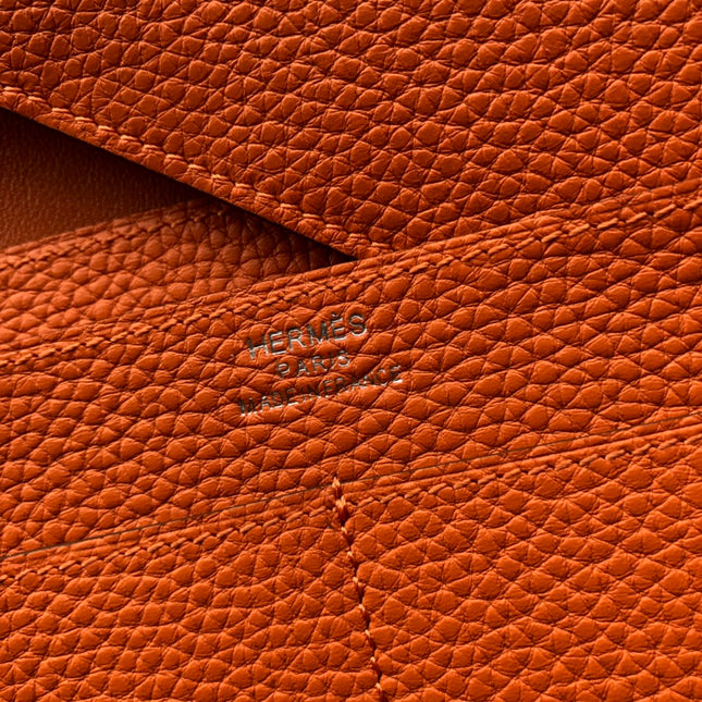 TOGO PASSPORT HOLDER 20 IN FIRE ORANGE CALFSKIN