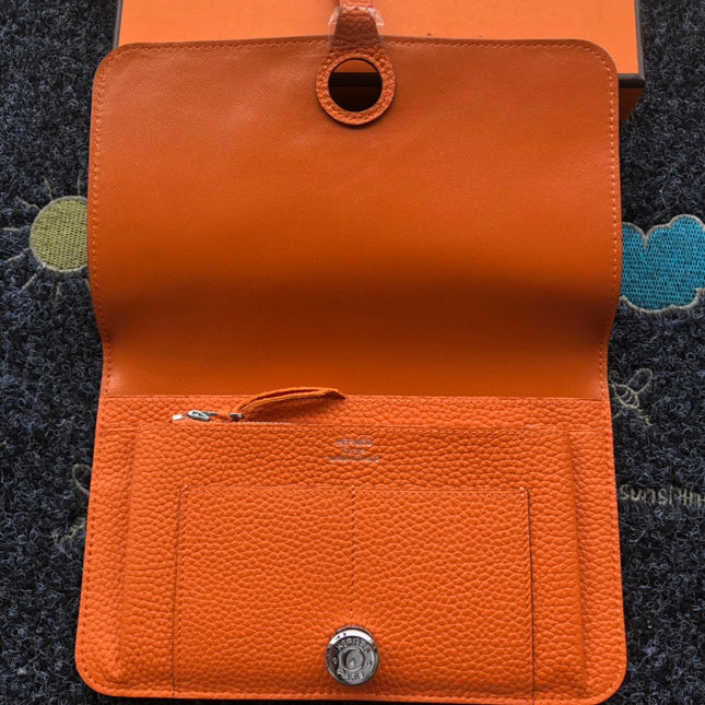 TOGO PASSPORT HOLDER 20 IN FIRE ORANGE CALFSKIN