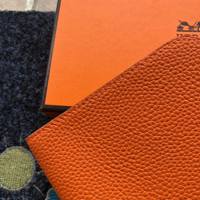 TOGO PASSPORT HOLDER 20 IN FIRE ORANGE CALFSKIN