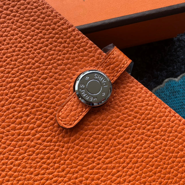 TOGO PASSPORT HOLDER 20 IN FIRE ORANGE CALFSKIN