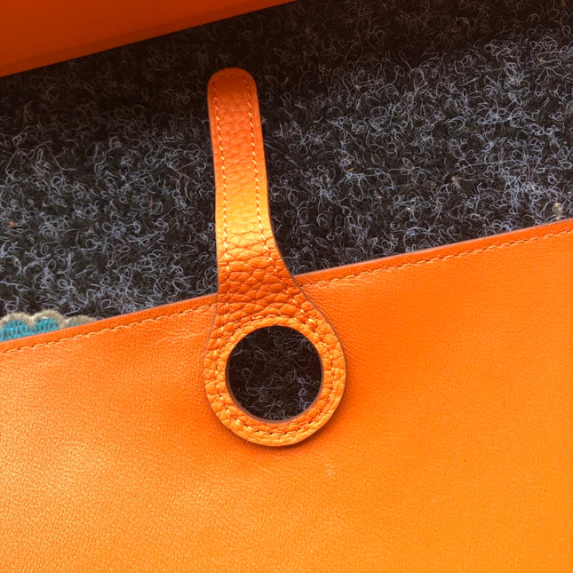 TOGO PASSPORT HOLDER 20 IN FIRE ORANGE CALFSKIN