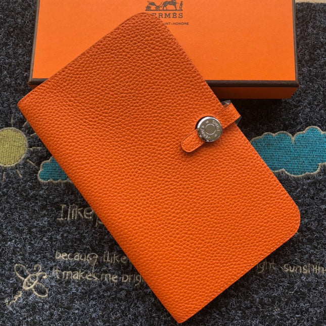 TOGO PASSPORT HOLDER 20 IN FIRE ORANGE CALFSKIN