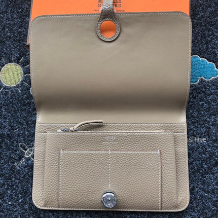 TOGO PASSPORT HOLDER 20 IN LIGHT BROWN CALFSKIN