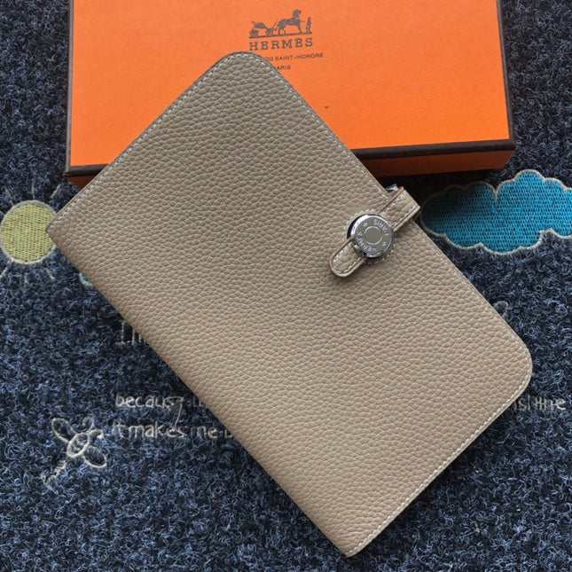 TOGO PASSPORT HOLDER 20 IN LIGHT BROWN CALFSKIN
