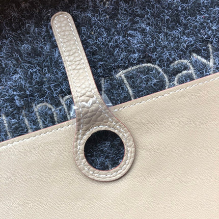 TOGO PASSPORT HOLDER 20 IN LIGHT BROWN CALFSKIN