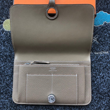 TOGO PASSPORT HOLDER 20 IN MEDIUM BROWN CALFSKIN