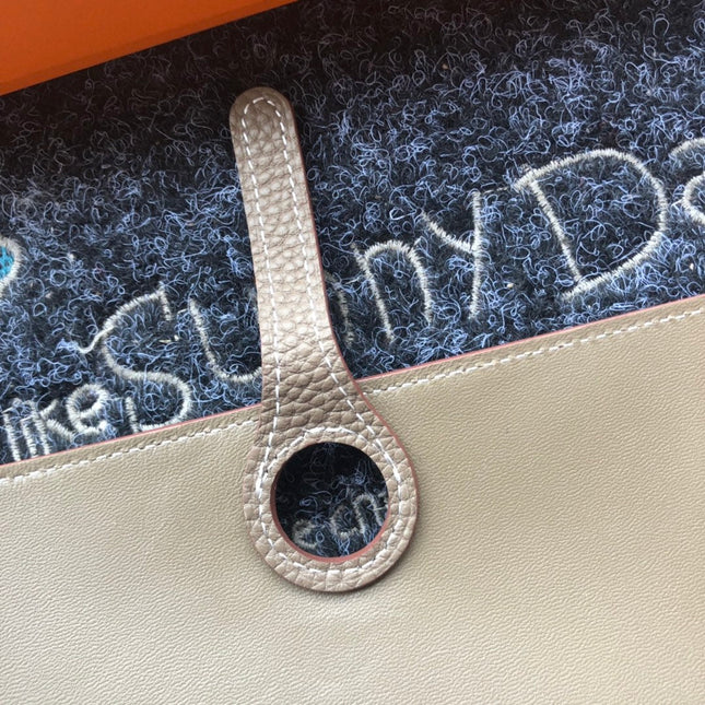 TOGO PASSPORT HOLDER 20 IN MEDIUM BROWN CALFSKIN