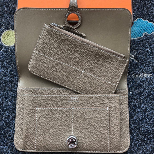 TOGO PASSPORT HOLDER 20 IN MEDIUM BROWN CALFSKIN