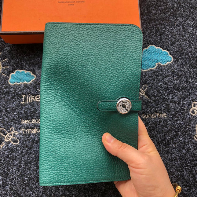 TOGO PASSPORT HOLDER 20 IN FOREST GREEN CALFSKIN