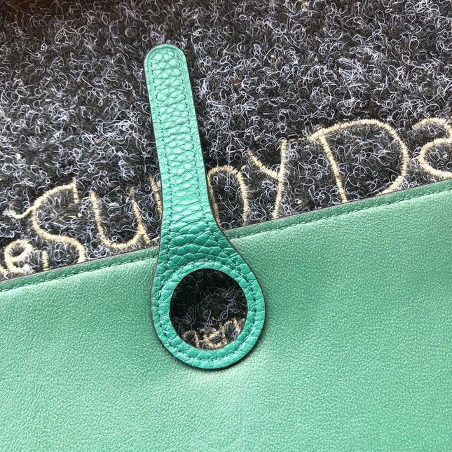 TOGO PASSPORT HOLDER 20 IN FOREST GREEN CALFSKIN