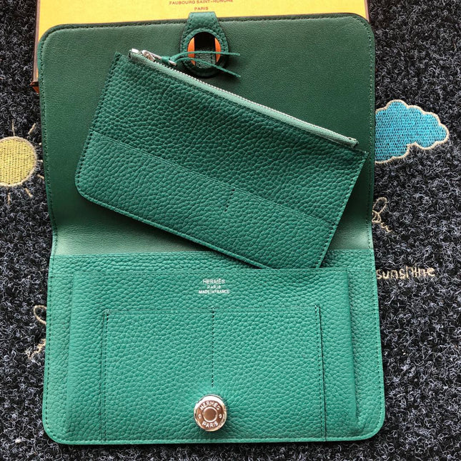 TOGO PASSPORT HOLDER 20 IN FOREST GREEN CALFSKIN