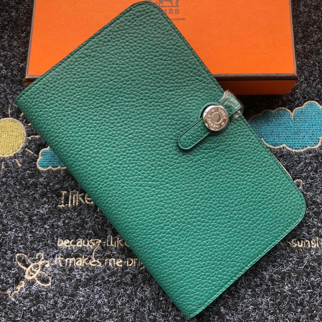 TOGO PASSPORT HOLDER 20 IN FOREST GREEN CALFSKIN