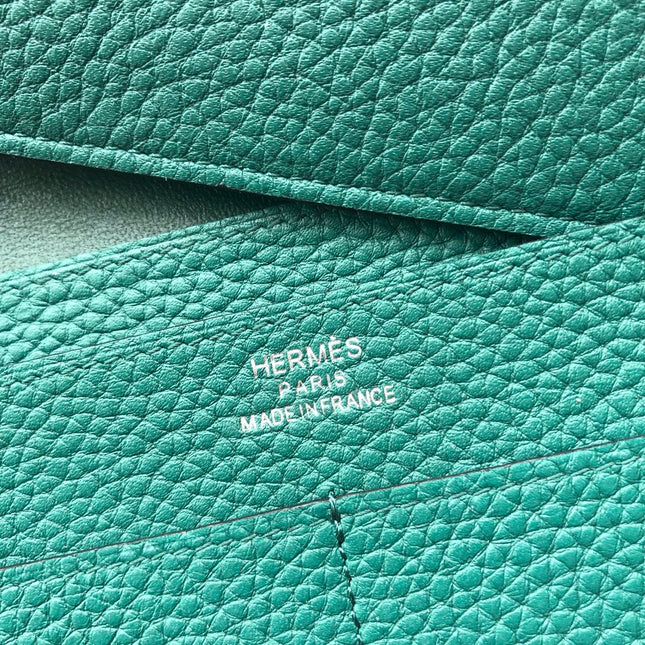 TOGO PASSPORT HOLDER 20 IN FOREST GREEN CALFSKIN