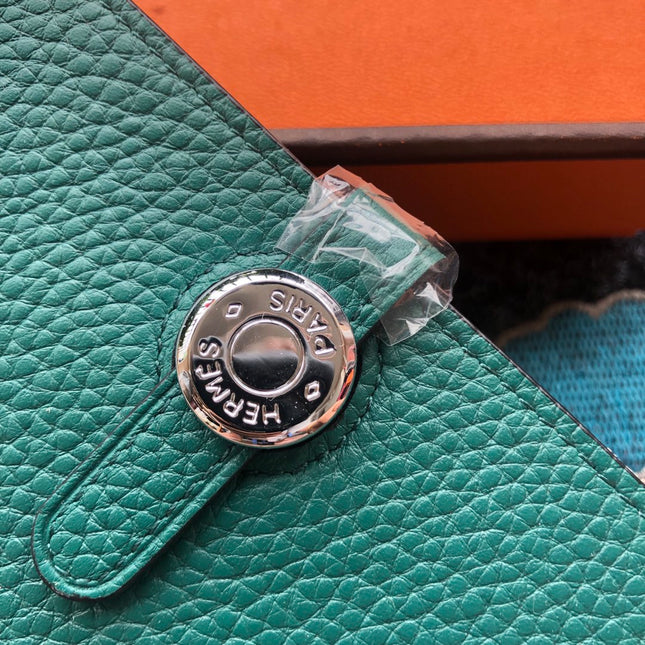 TOGO PASSPORT HOLDER 20 IN FOREST GREEN CALFSKIN