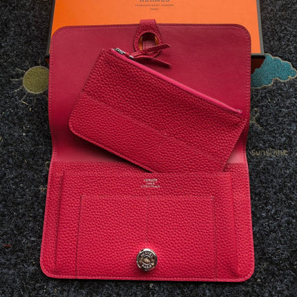 TOGO PASSPORT HOLDER 20 IN CLASSIC RED CALFSKIN
