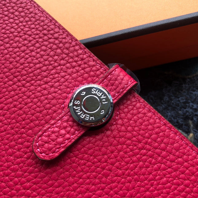 TOGO PASSPORT HOLDER 20 IN CLASSIC RED CALFSKIN