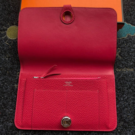 TOGO PASSPORT HOLDER 20 IN CLASSIC RED CALFSKIN