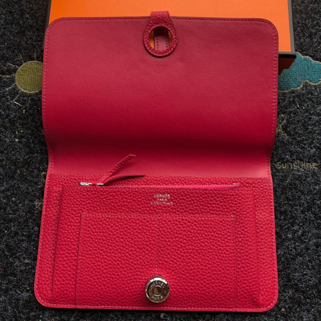 TOGO PASSPORT HOLDER 20 IN CLASSIC RED CALFSKIN