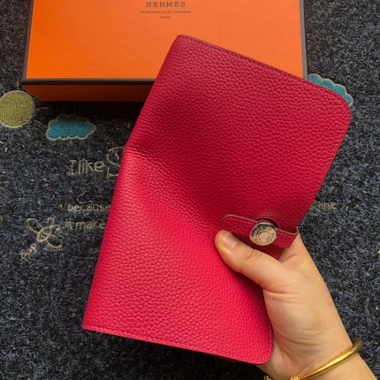 TOGO PASSPORT HOLDER 20 IN CLASSIC RED CALFSKIN