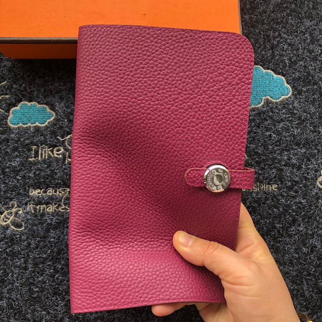 TOGO PASSPORT HOLDER 20 IN JAM PURPLE CALFSKIN