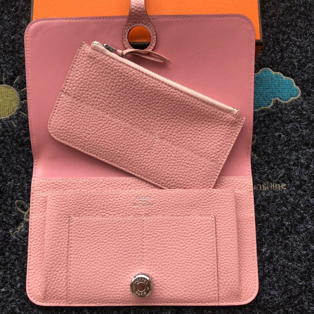 TOGO PASSPORT HOLDER 20 IN SALMON PINK CALFSKIN