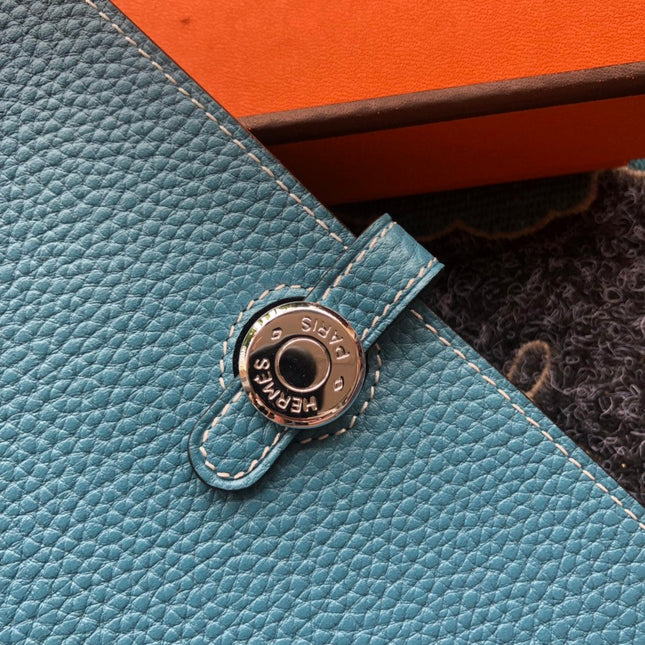 TOGO PASSPORT HOLDER 20 IN CERULEAN BLUE CALFSKIN