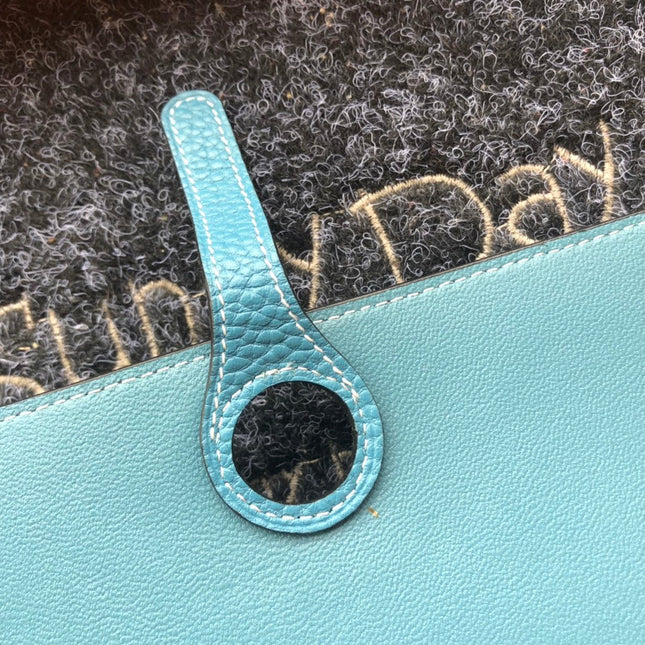 TOGO PASSPORT HOLDER 20 IN CERULEAN BLUE CALFSKIN