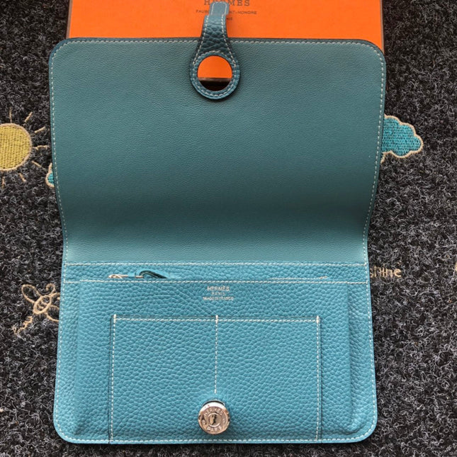 TOGO PASSPORT HOLDER 20 IN CERULEAN BLUE CALFSKIN