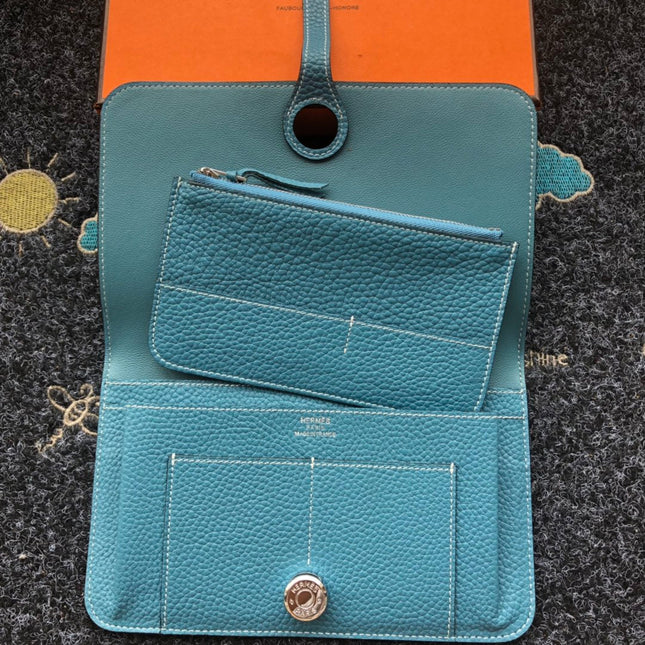TOGO PASSPORT HOLDER 20 IN CERULEAN BLUE CALFSKIN
