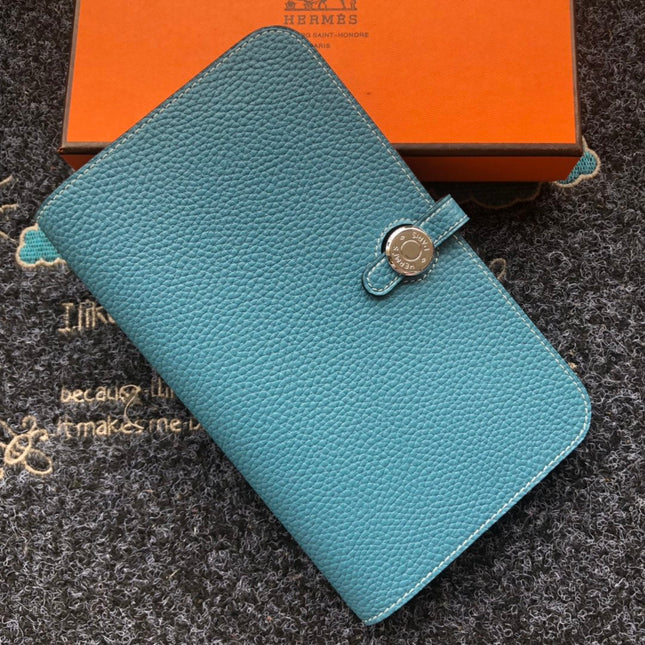 TOGO PASSPORT HOLDER 20 IN CERULEAN BLUE CALFSKIN