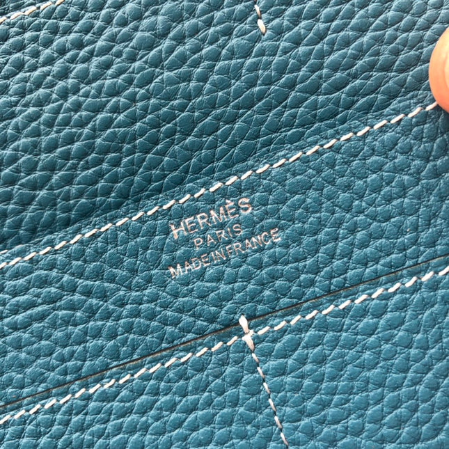 TOGO PASSPORT HOLDER 20 IN CERULEAN BLUE CALFSKIN