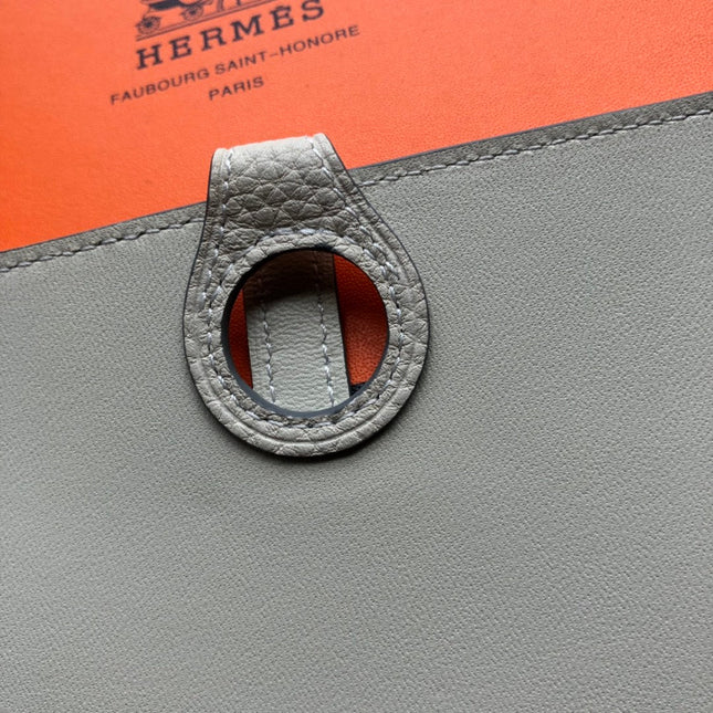 TOGO PASSPORT HOLDER 20 IN PASTEL GRAY CALFSKIN