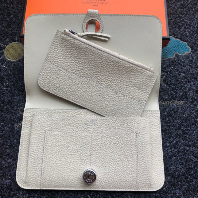 TOGO PASSPORT HOLDER 20 IN PASTEL GRAY CALFSKIN