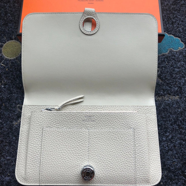 TOGO PASSPORT HOLDER 20 IN PASTEL GRAY CALFSKIN