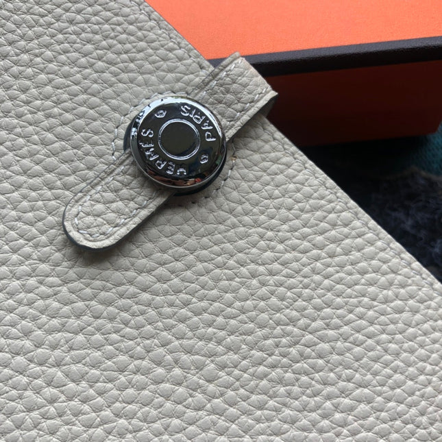 TOGO PASSPORT HOLDER 20 IN PASTEL GRAY CALFSKIN