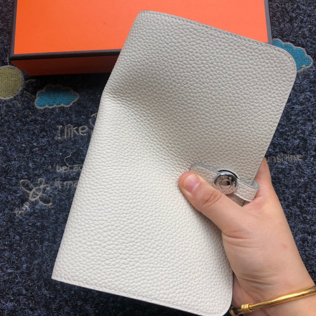 TOGO PASSPORT HOLDER 20 IN PASTEL GRAY CALFSKIN