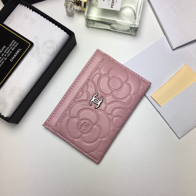 CC FLORAL CARD HOLDER 11.2 BABY PINK CALFSKIN SILVER ICON