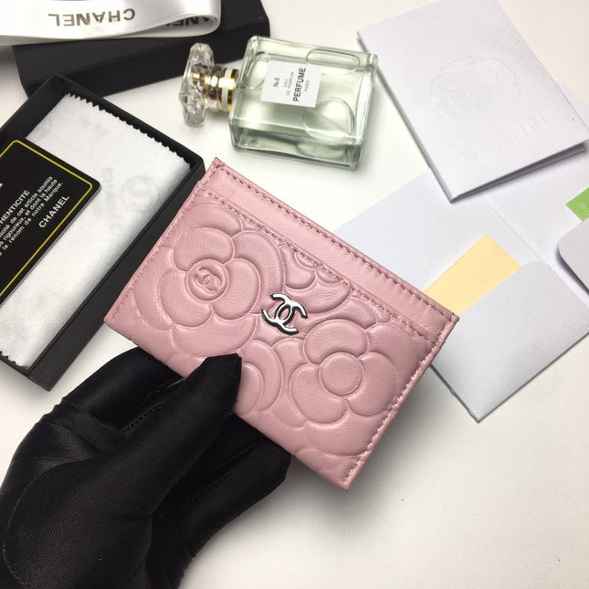CC FLORAL CARD HOLDER 11.2 BABY PINK CALFSKIN SILVER ICON