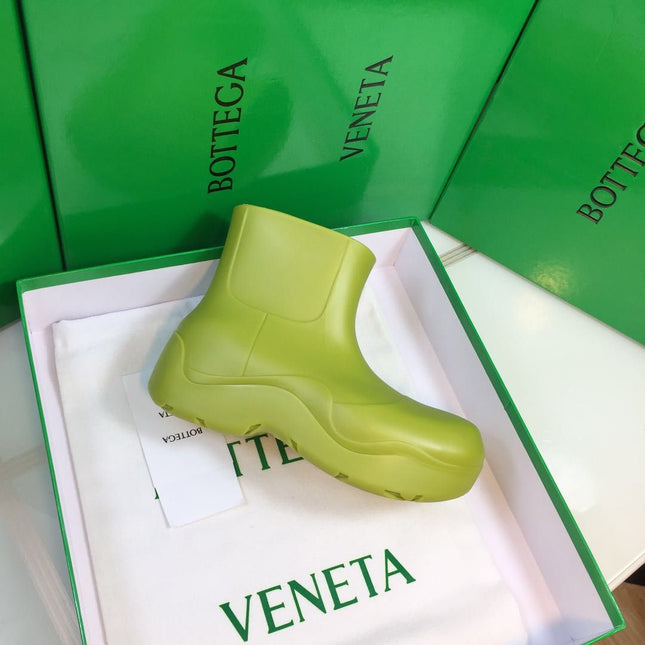 PUDDLE ANKLE BOOT IN OLIVE GREEN RUBBER