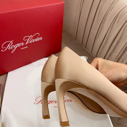 TROMPETTE PUMPS IN BEIGE SILK CRYSTAL BUCKLE