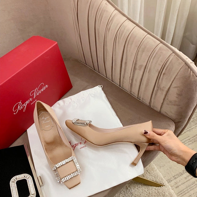 TROMPETTE PUMPS IN BEIGE SILK CRYSTAL BUCKLE