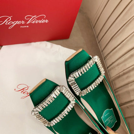 TROMPETTE PUMPS IN GREEN SILK CRYSTAL BUCKLE